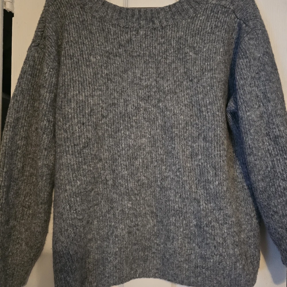 H&M Sweater size XS - Picture 2 of 2